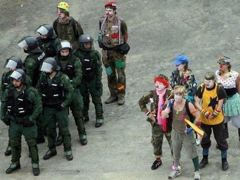 Η μεγάλη ψυχολογική παγίδα: Η Θεωρία των (δύο;) Άκρων