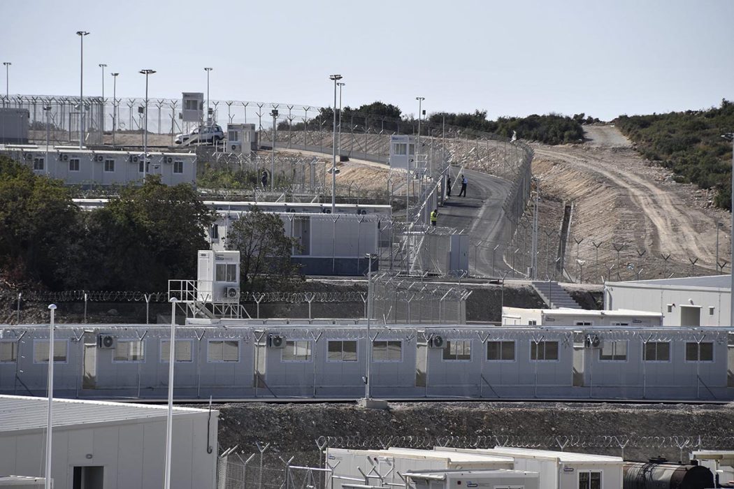 Ιστορίες ορατών τακτικών πολιτικής σχετικά με αόρατους ανθρώπους